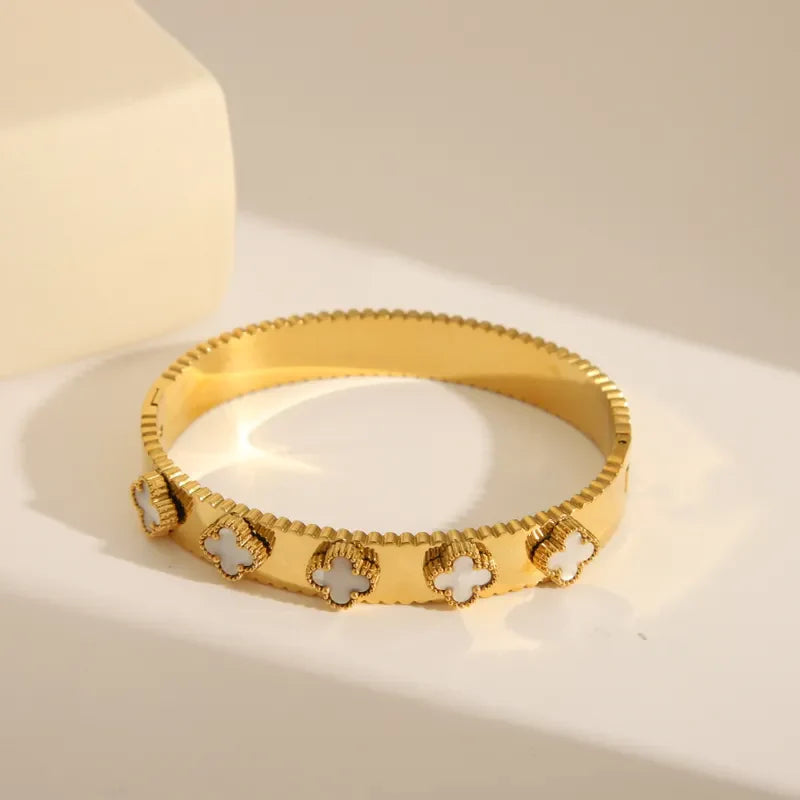 Hazel 4 Leaf Flower Clover Gold Bangle